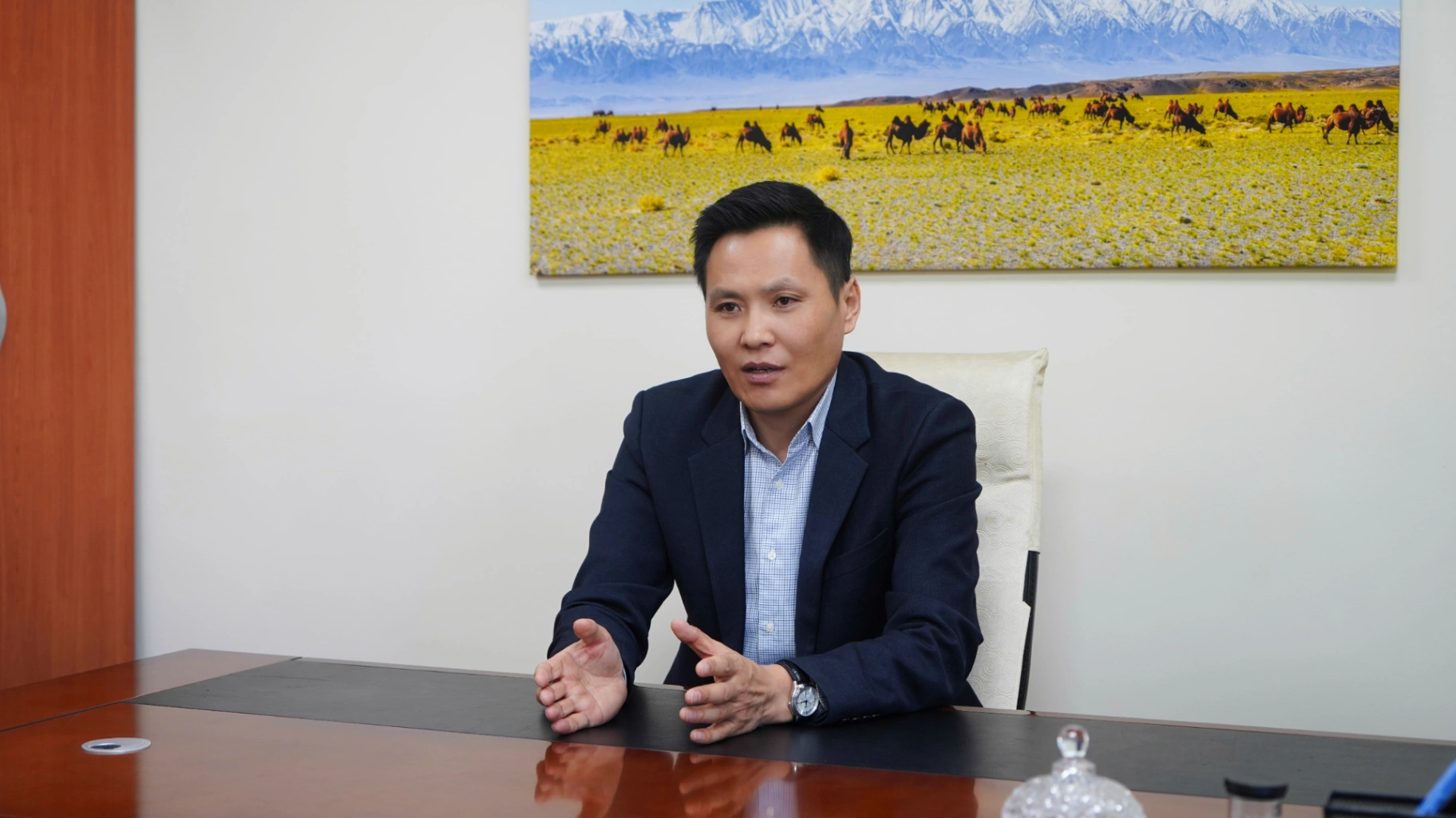 Б.БОЛД : ТА БҮХЭН ЗҮҮН ГАРААРАА ИТГЭЛ НАЙДВАРАА АТГААД, БАРУУН ГАРАА АЖИЛ ҮЙЛСДЭЭ ЗОРИУЛАХ ЮМ БОЛ, ХРИСТ ГАЙХАМШГУУДЫГ ҮЗҮҮЛЭХ БОЛНО