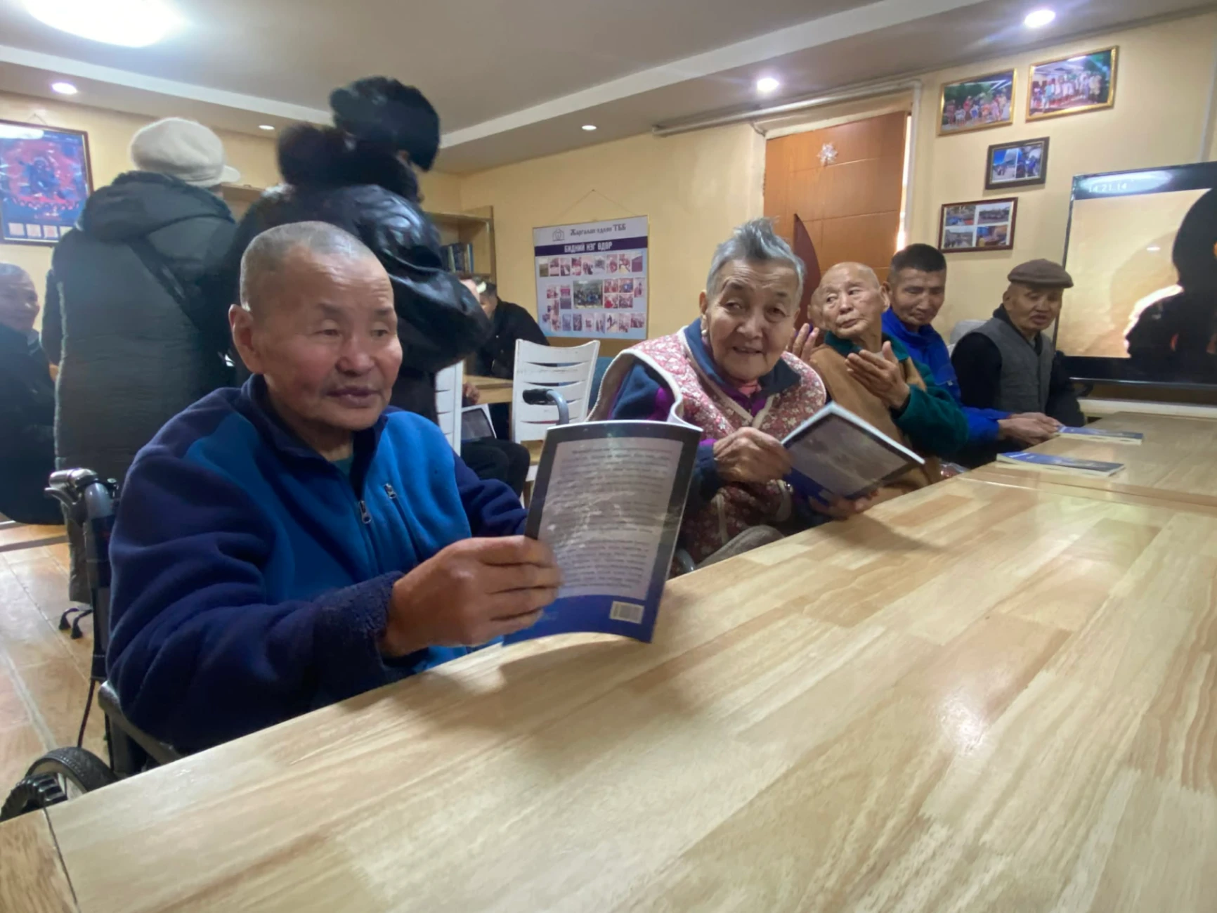 АХМАДУУДАД ХҮРСЭН ЭЗЭНИЙ ХАЙР