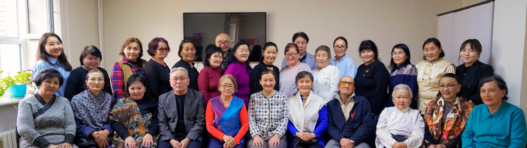 АХМАДЫН КЛУБ НЭЭГДЭЖ, АХМАДУУДЫГ ИДЭВХТЭЙ ҮЙЛЧЛЭХИЙГ УРИАЛАВ